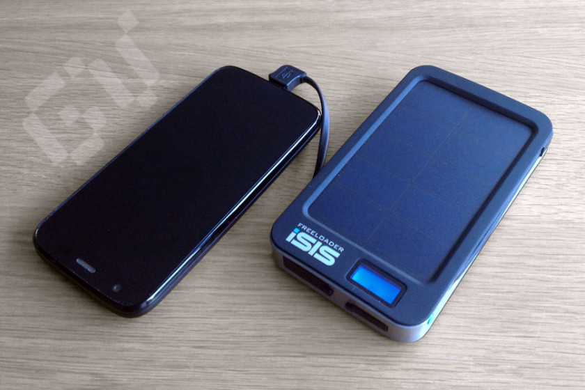 Charging a Moto G using the iSIS Freeloader solar phone charger