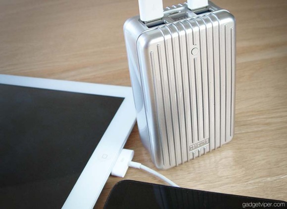 The Zendure battery pack recharging an iPad and android smartphone