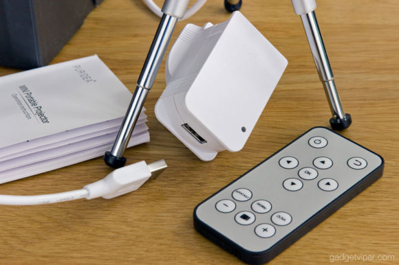 The charger and remote that comes with the PURIDEA wireless projector