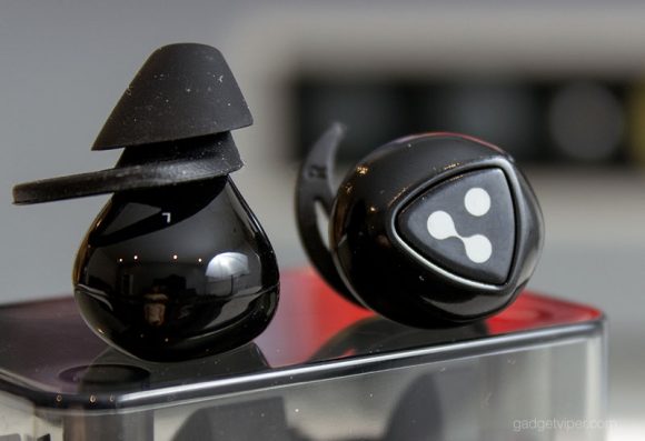 The Left and Right earbuds on the Syllable Wireless Earbuds
