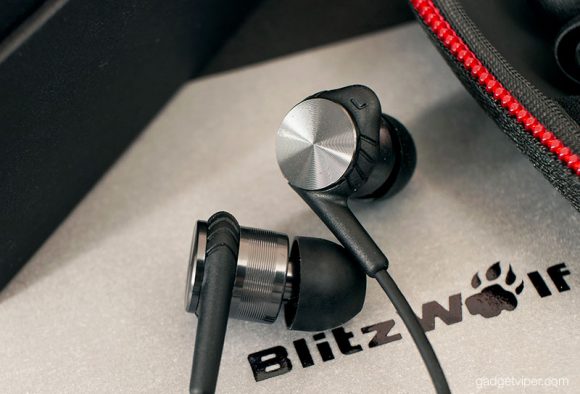 An up close look at the BW-VOX1 Hybrid earphones from BlitzWolf