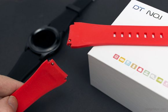 The G8 Smart Watch quick switch strap