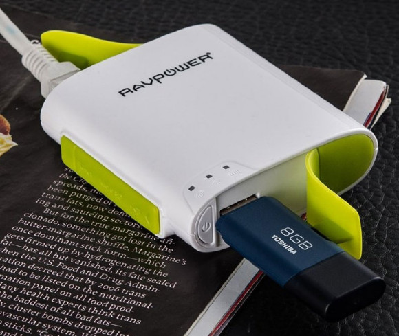 RavPower FileHub connects your iPad Wirelessly to your storage device