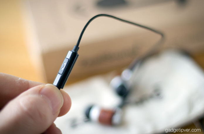 Hand free button on the ZealSound wooden earphones