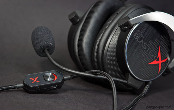 A view of the microphone fitted in the Creative Sound Blaster H5 headset