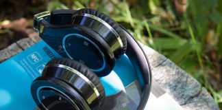 872 Mixcder Bluetooth headphones with NFC and touch swipe controls Mixcder 872 folding bluetooth headphones featuring swipe controls