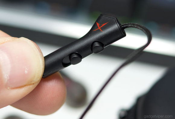 The Sound Blaster P5 gaming earbuds feature an in-line microphone with a mute and smartphone call button
