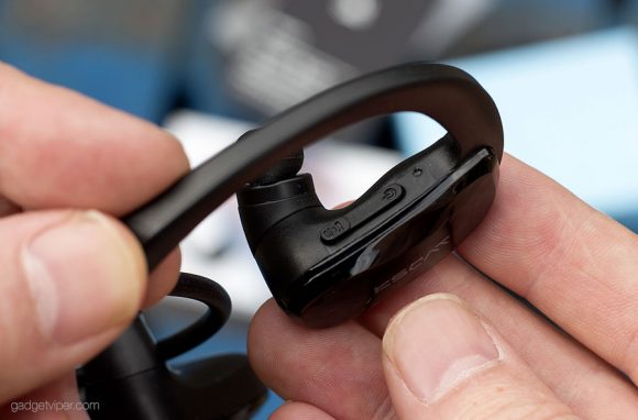A look at the top controls on the KSCAR swimming earphones