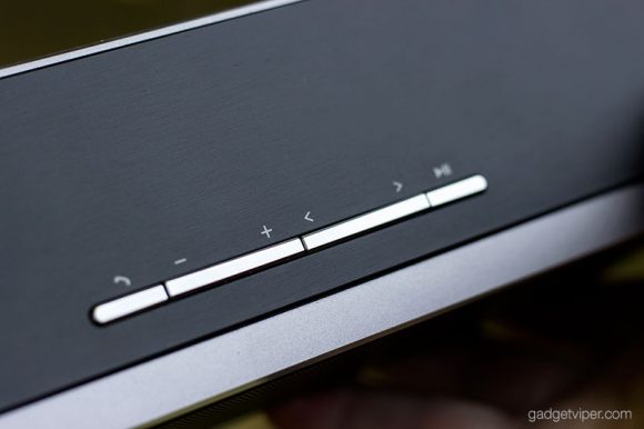 The control button on the top surface of the BlitzWolf Bluetooth speaker