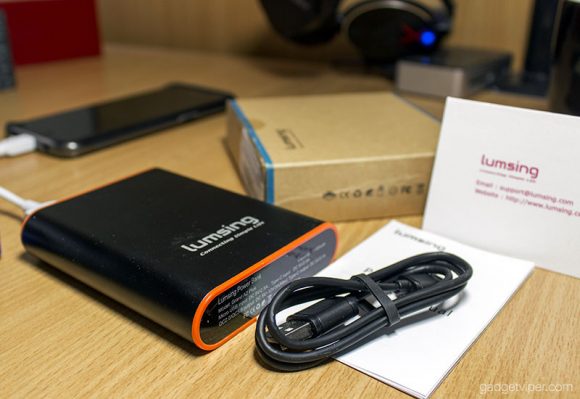 The Lumsing Quick Charge 3.0 power bank comes with a Micro USB charging cable and a user manual.