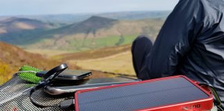 OutXE Power Bank Review – 8000mAh portable charger with a Solar Panel and 32 LED lights OutXE power bank with a super bright 32 LED light panel and solar charging