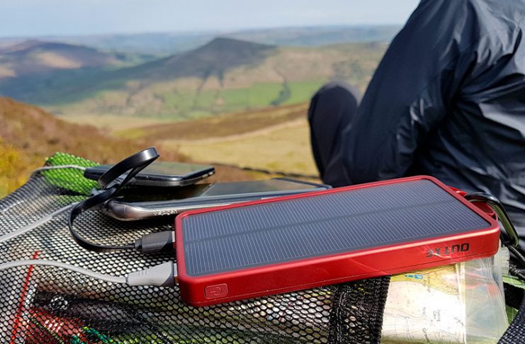 OutXE Power Bank Review – 8000mAh portable charger with a Solar Panel and 32 LED lights OutXE power bank with a super bright 32 LED light panel and solar charging