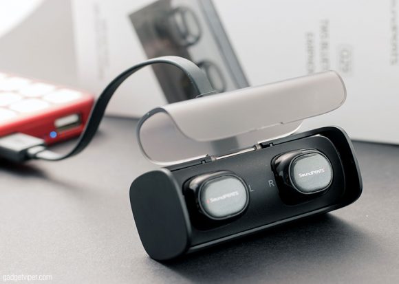 Charging the SoundPeats Q29 Earphones using the charging station