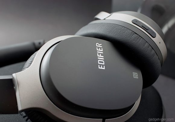 Pairing the Edifier W830BT Bluetooth Headphones