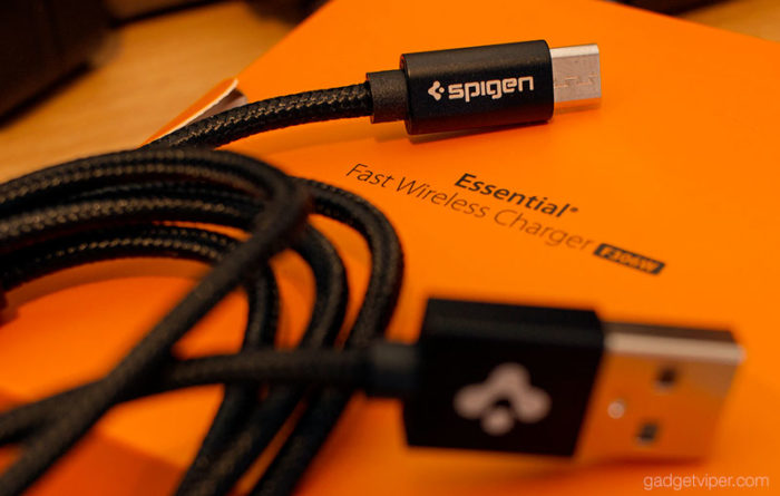 A close up look at the USB charging cable that comes included with the F306W Spigen Wireless Charger